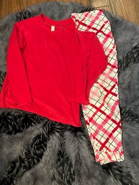 HUE Large pajama set. Vibrant, comfy  and cozy.